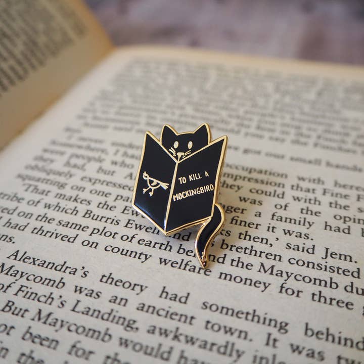 Reading Cat Mockingbird Book Lover Enamel Pin Badge - Black