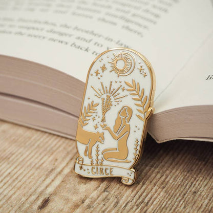 Circe Enamel Gold Pin Badge - Greek Mythology Collection / Κονκάρδα Κίρκη - Diavazo Greek Books