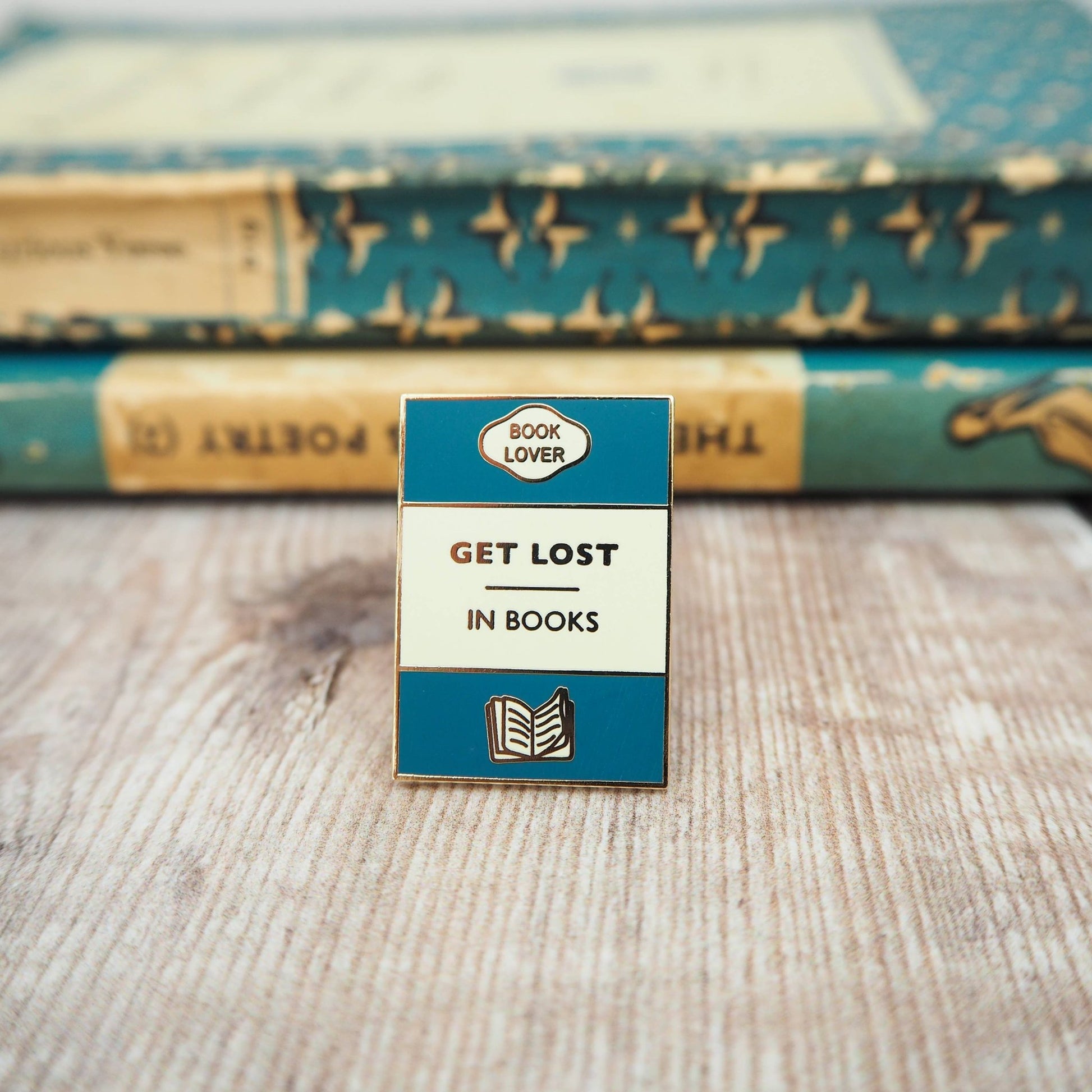 'Get Lost In Books' Book Lover Enamel Pin Badge / Κονκάρδα Βιβλιοφάγου - Diavazo Greek Books